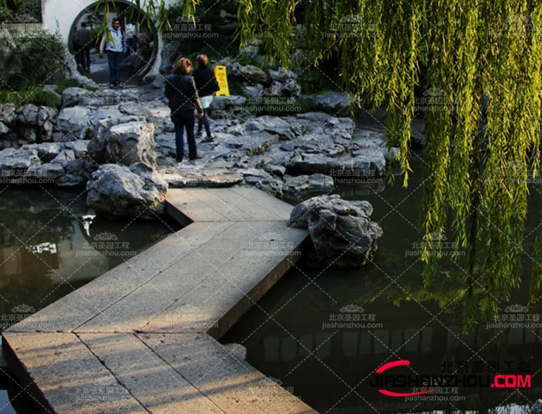 塑石假山.jpg 塑石假山