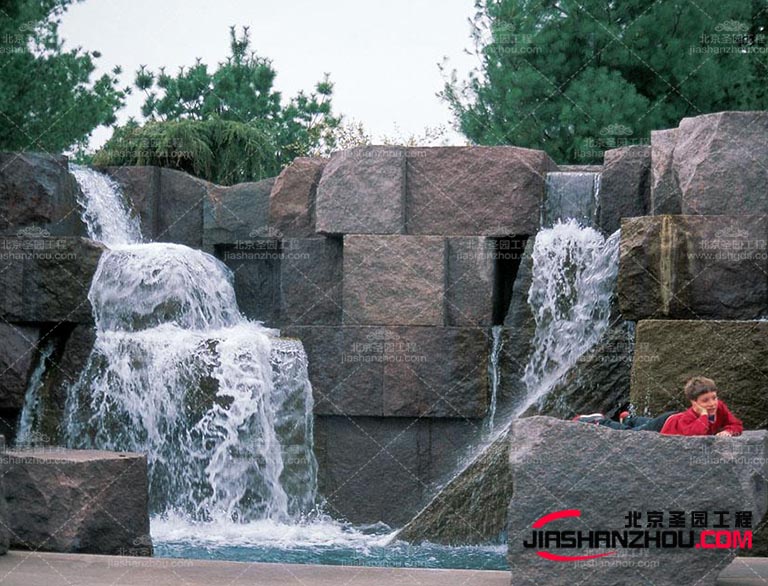 塑石假山.jpg 塑石假山