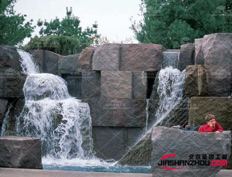 塑石假山.jpg 塑石假山